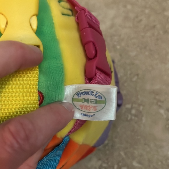 Buckle Toys - Bingo cube w/12 buckles, 1 zipper and embroidered numbers colorful - Picture 2 of 5